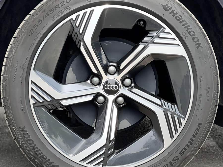 Audi Q4 e-tron 2025 imagen de coche #16