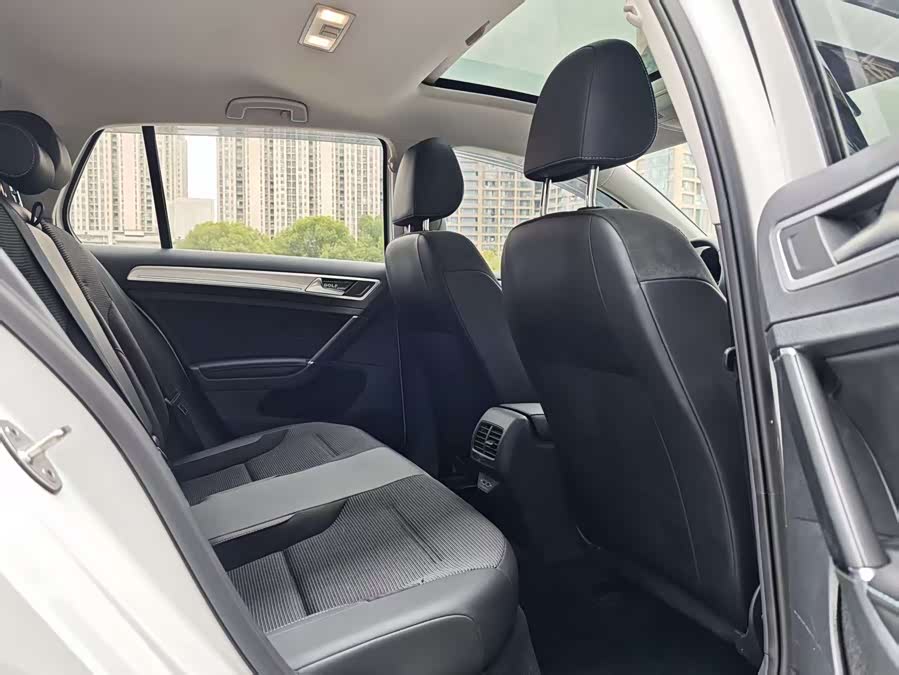 Volkswagen Golf Pure Electric 2021 imagen de coche #16