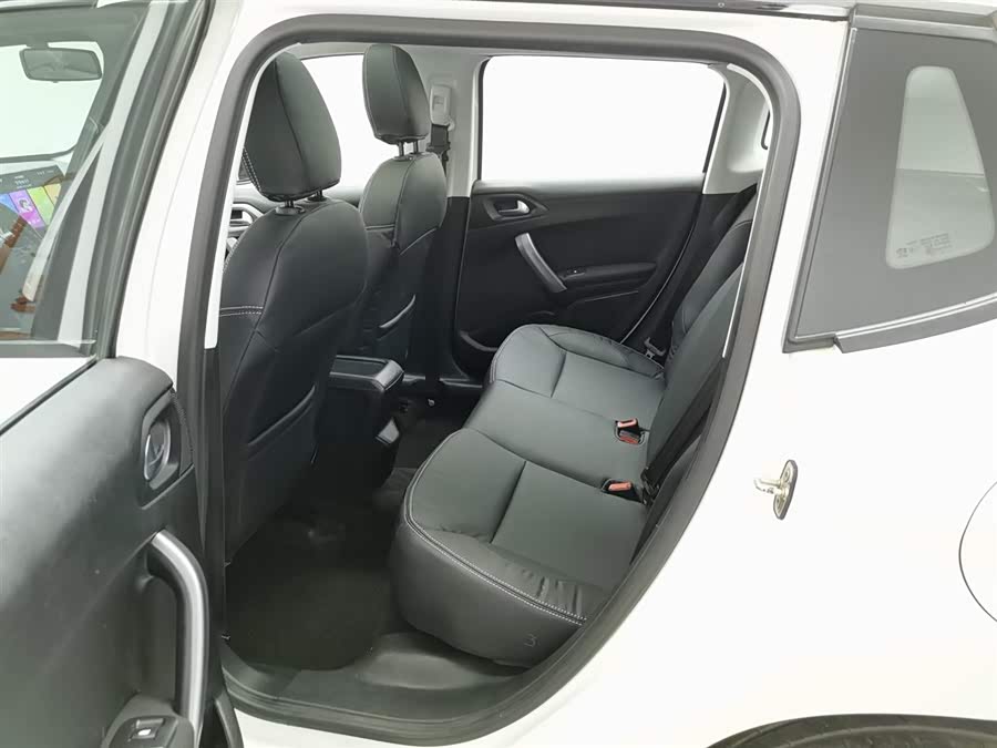 Peugeot 2008 2014 صورة سيارة #16