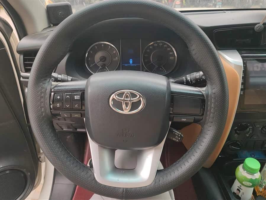 Toyota Fortuner 2018 immagine di auto #16