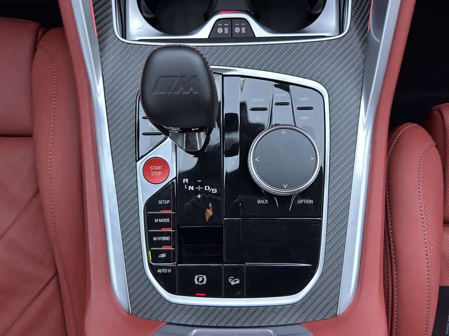 BMW XM car image #16