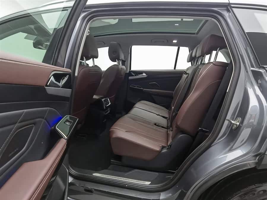 Volkswagen ID.6 X 2022 car image #16