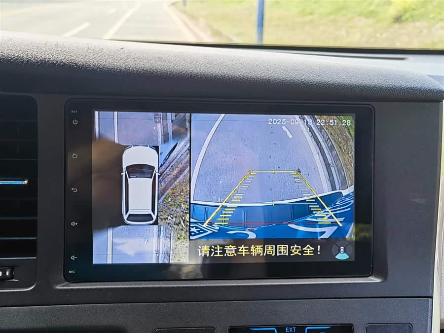 Toyota SIENNA 2018 car image #16