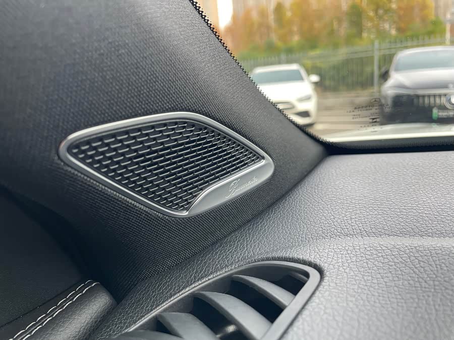 Mercedes-Benz GLB AMG 2025 imagen de coche #16