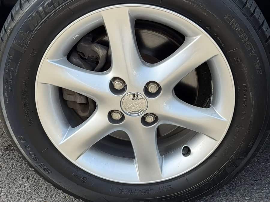 Toyota Reiz 2009 car image #16