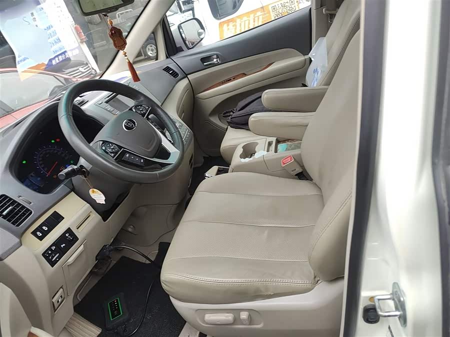 BYD M6 2014 car image #16