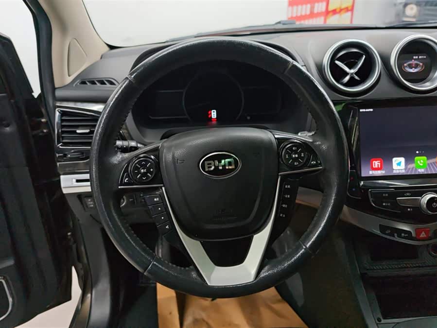 BYD S7 2017 car image #16