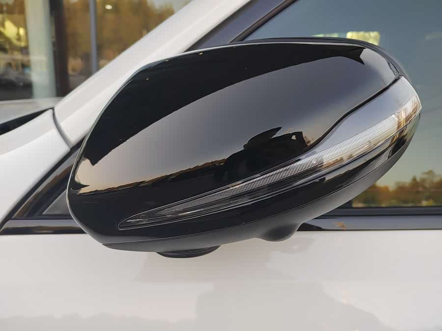 Mercedes-Benz GLB AMG 2025 imagen de coche #16