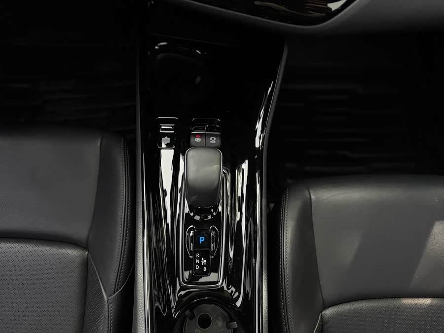 Toyota C-HR EV 2020 immagine di auto #16