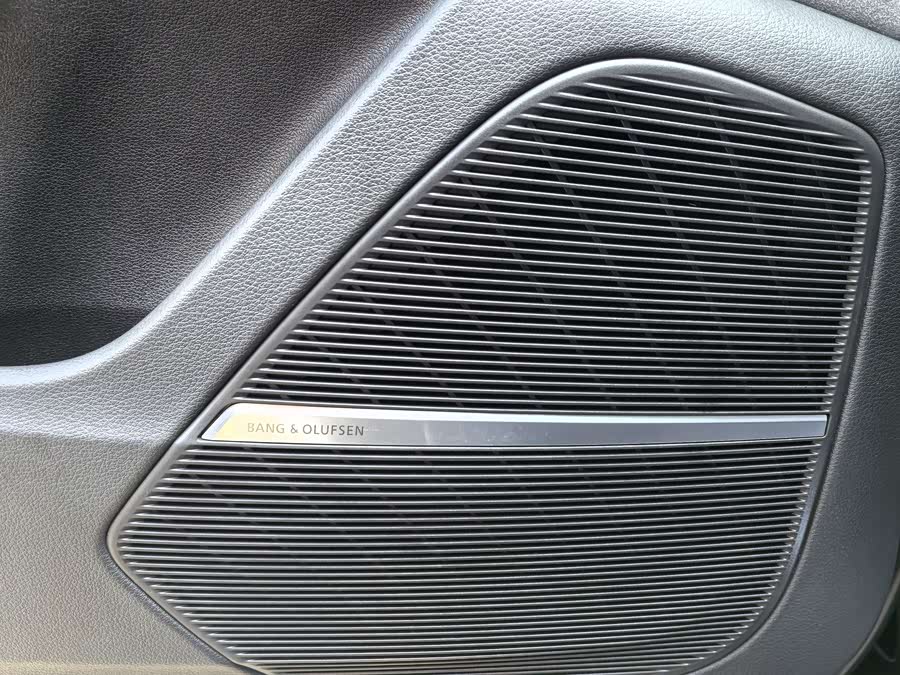 Audi Q8 2020 immagine di auto #16