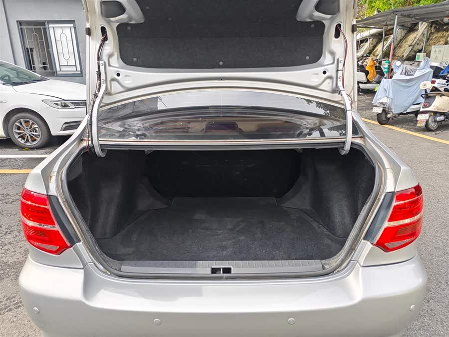 Toyota Reiz 2013 immagine di auto #16