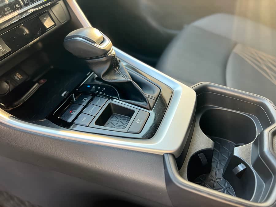 Toyota RAV4 2025 car image #16