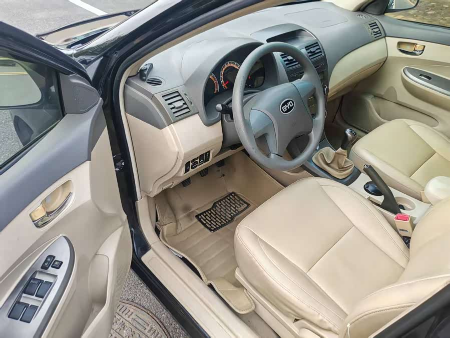 BYD L3 2013 car image #16