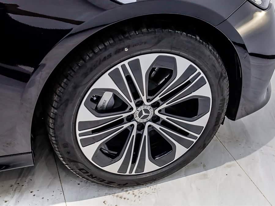 Mercedes-Benz E Class New Energy 2025 car image #16