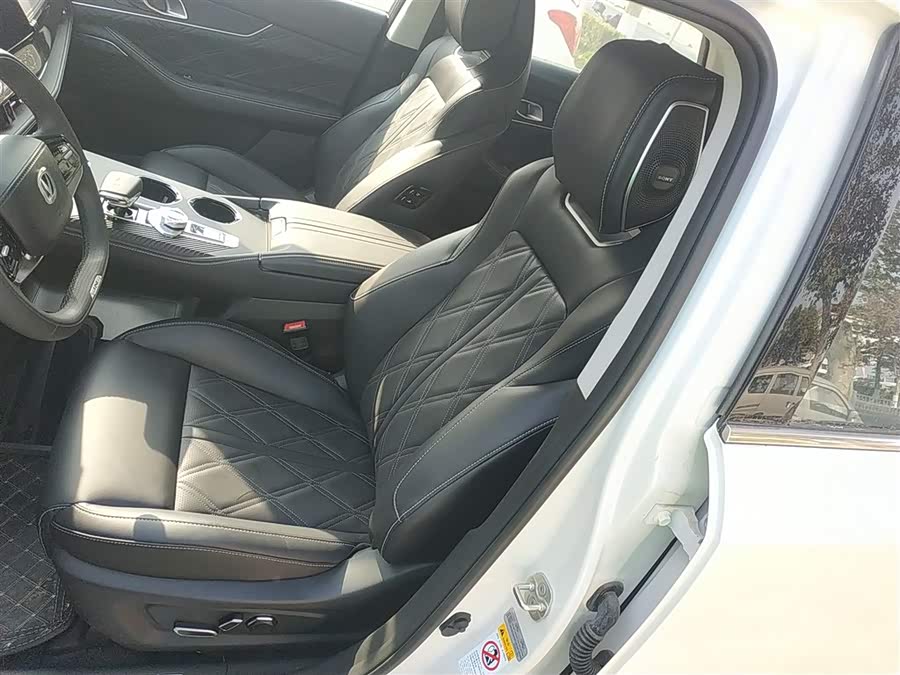 Changan UNI-K iDD 2025 #16 Changan UNI-K iDD 2025 car image #16