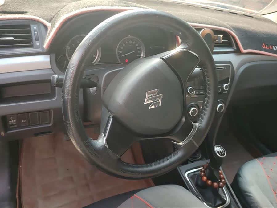 Suzuki Ciaz 2015 изображение автомобиля #16