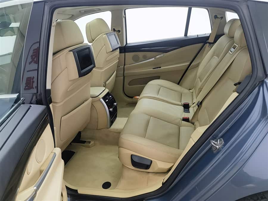 BMW 5 Series GT 2013 immagine di auto #16