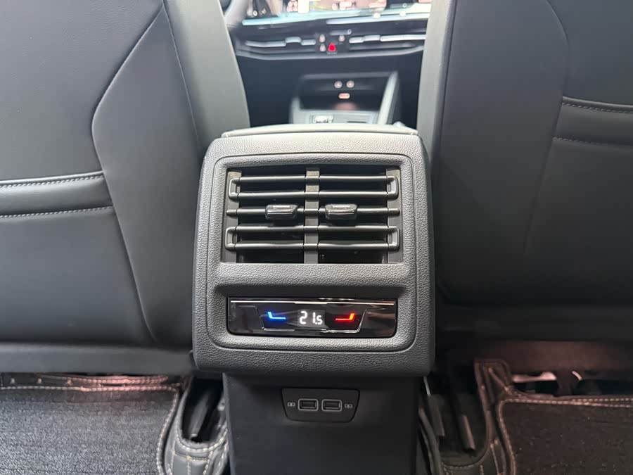 Volkswagen Golf 2022 car image #16