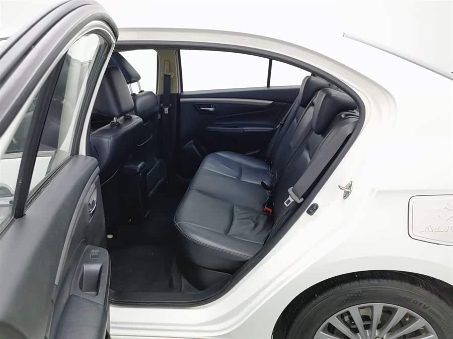 Suzuki Ciaz 2015 изображение автомобиля #16