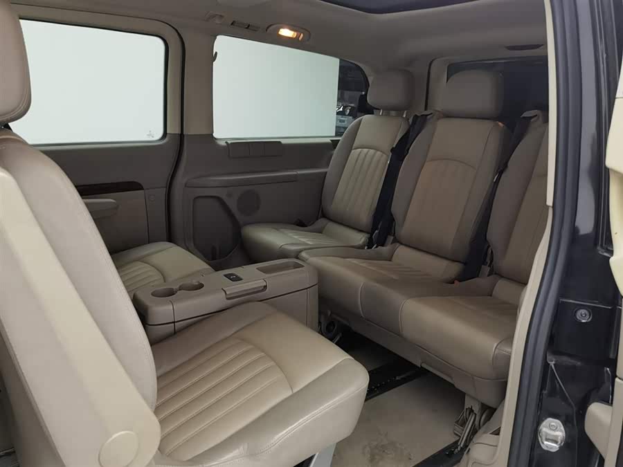 奔驰 唯雅诺 2010 汽车图片 #16