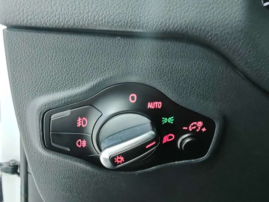 Audi Q5 2017 car image #16