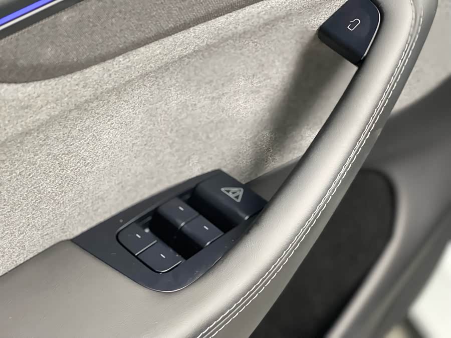 Tesla Model Y 2025 car image #16