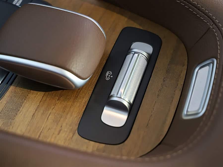 Mercedes-Benz GLS Class 2023 car image #16