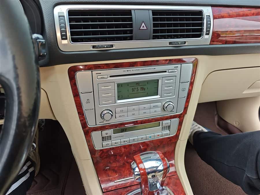 Volkswagen Passat Lingyu 2011 car image #16