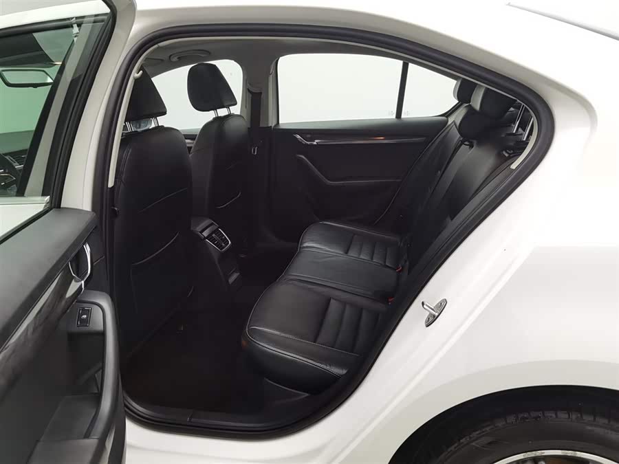Skoda Octavia 2016 car image #16