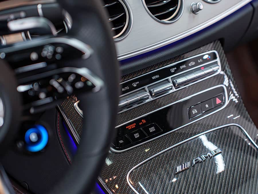 Mercedes-Benz E AMG 2022 صورة سيارة #16