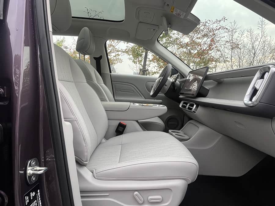 零跑汽车 零跑B10 2025 汽车图片 #16