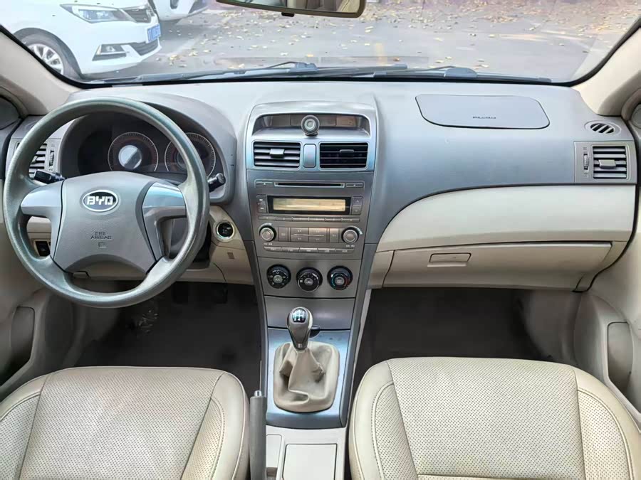 BYD L3 2012 immagine di auto #16