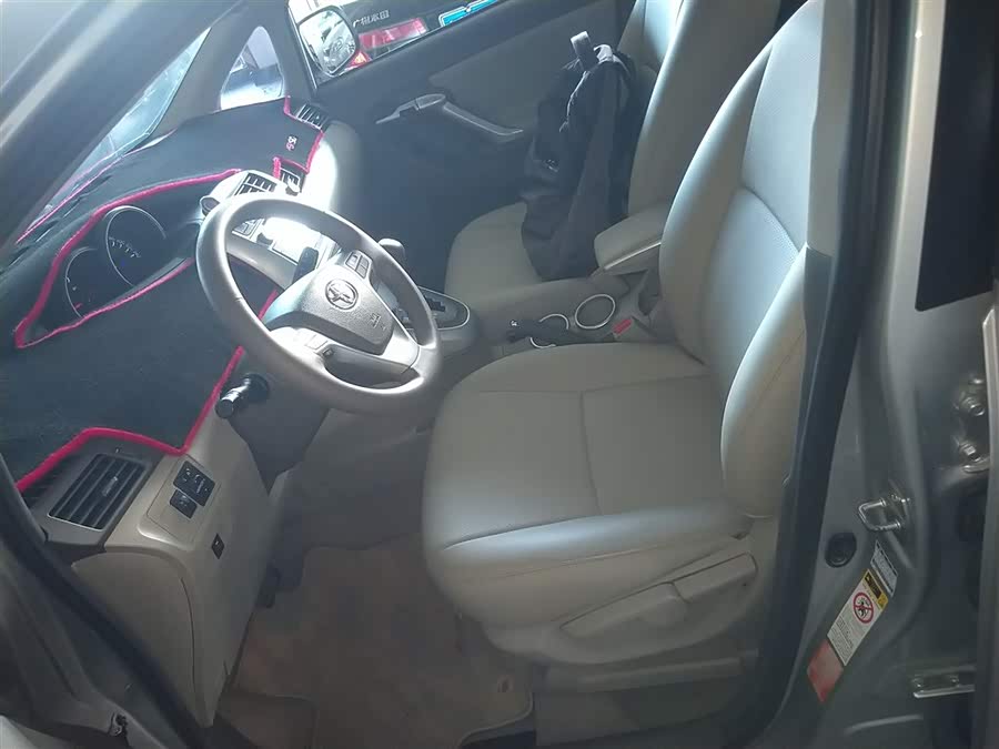 Toyota Reiz 2015 immagine di auto #16