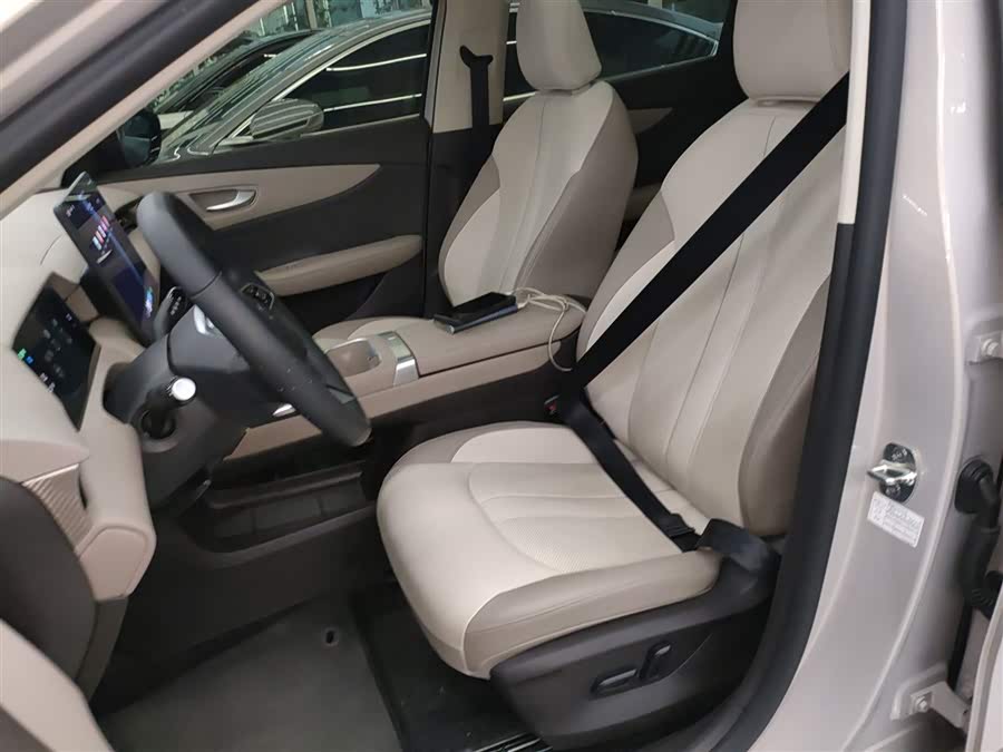 MG ES5 2024 car image #16