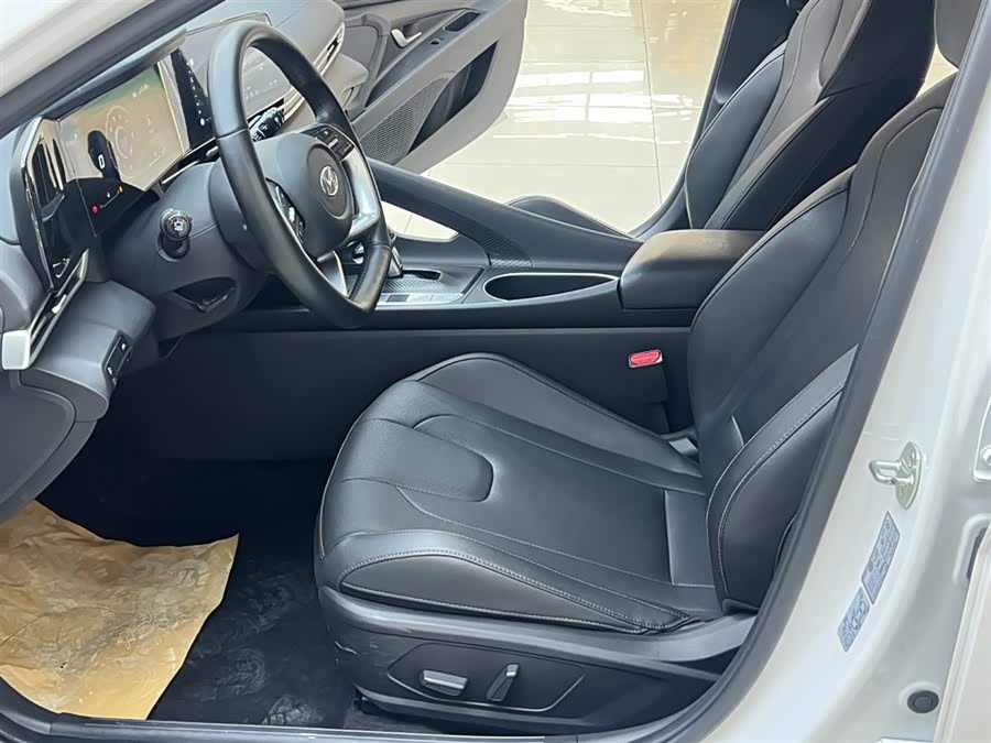 Hyundai Elantra 2023 imagen de coche #16