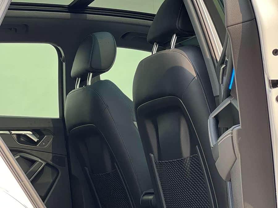 Audi Q3 2024 car image #16