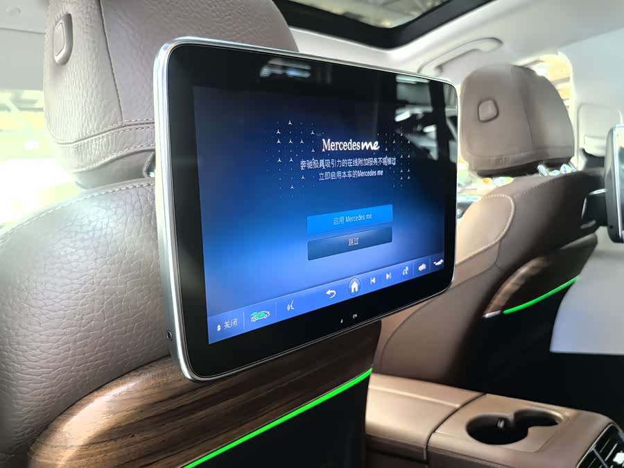 Mercedes-Benz GLS Class 2023 immagine di auto #16