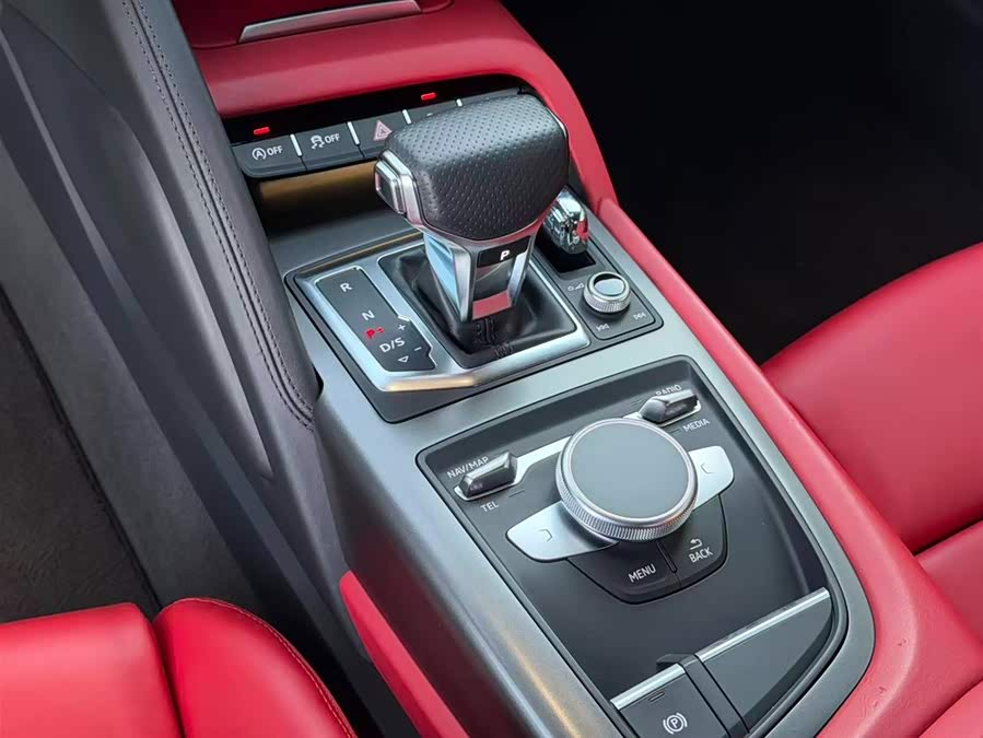 Audi R8 2018 car image #16