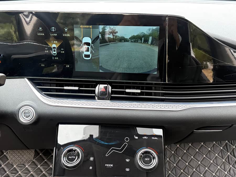 2023 car image #16