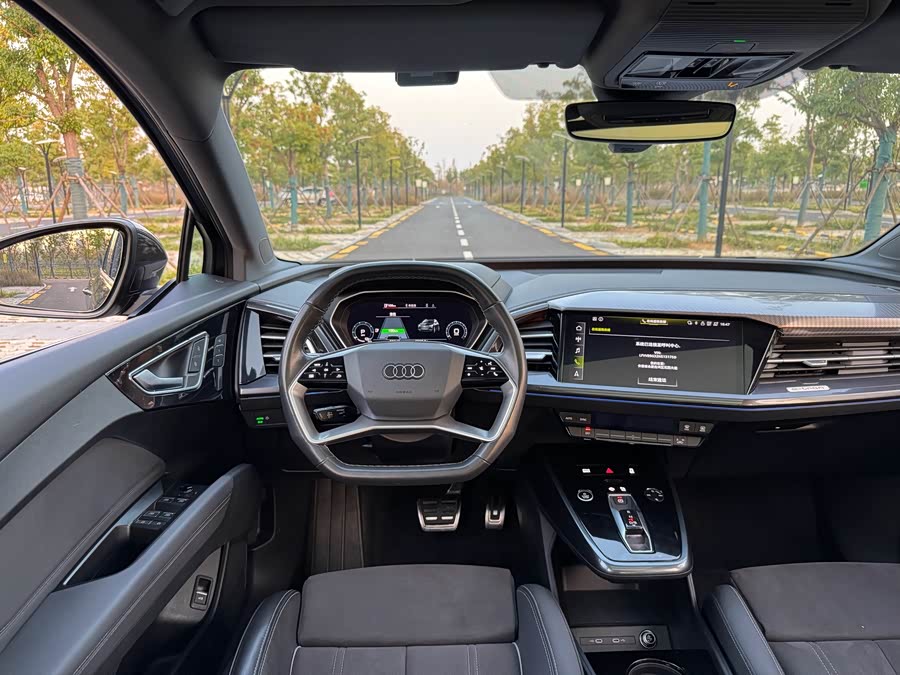 Audi Q4 e-tron 2022 immagine di auto #16