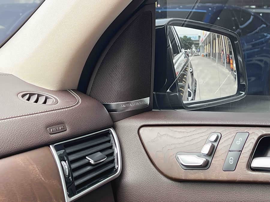 Mercedes-Benz GLS Class 2018 car image #16