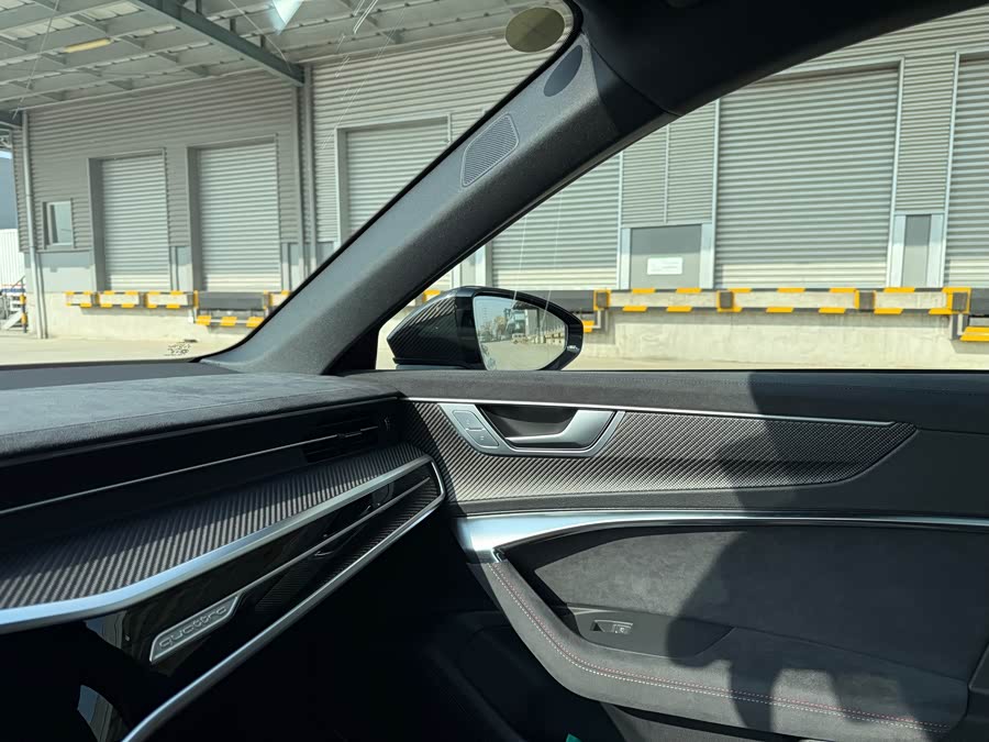 Audi RS 6 2025 car image #16