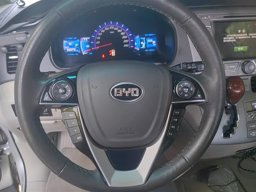 BYD M6 2016 #16 BYD M6 2016 car image #16