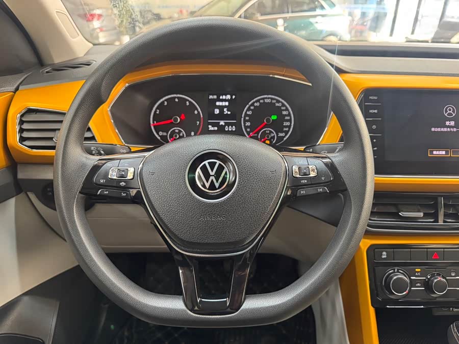 Volkswagen T-Cross 2021 #16 Volkswagen T-Cross 2021 car image #16