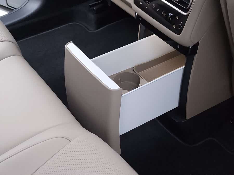 理想汽车 理想i6 2025 汽车图片 #16