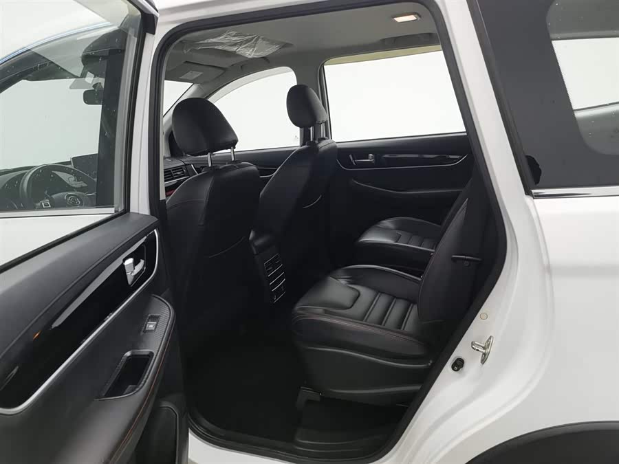 Forthing SX6 2019 car image #16