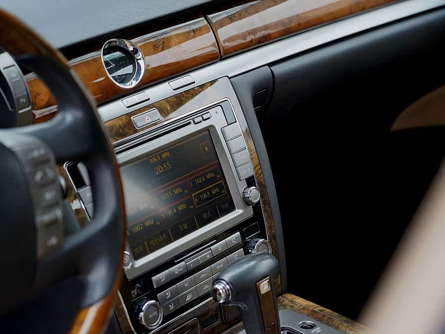 Volkswagen Pheaton 2012 immagine di auto #16