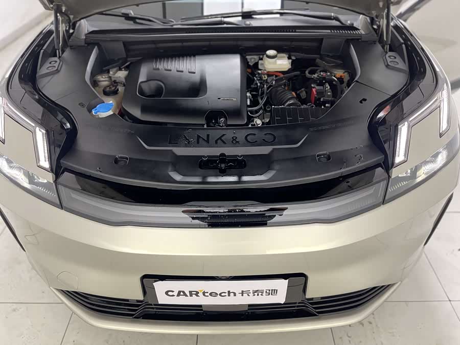 Lynk & Co 08 EM-P 2023 car image #16