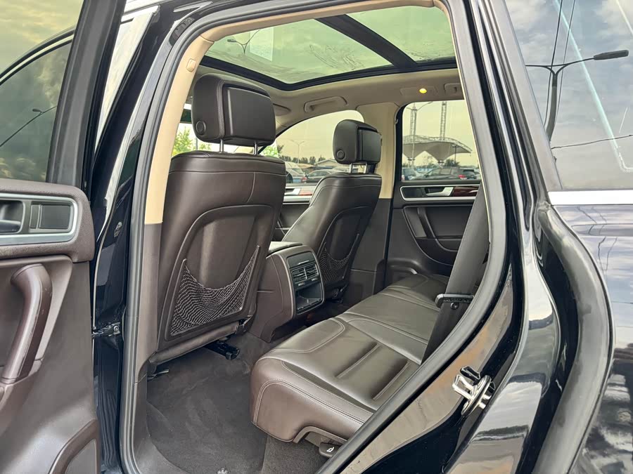 Volkswagen Touareg 2012 car image #16