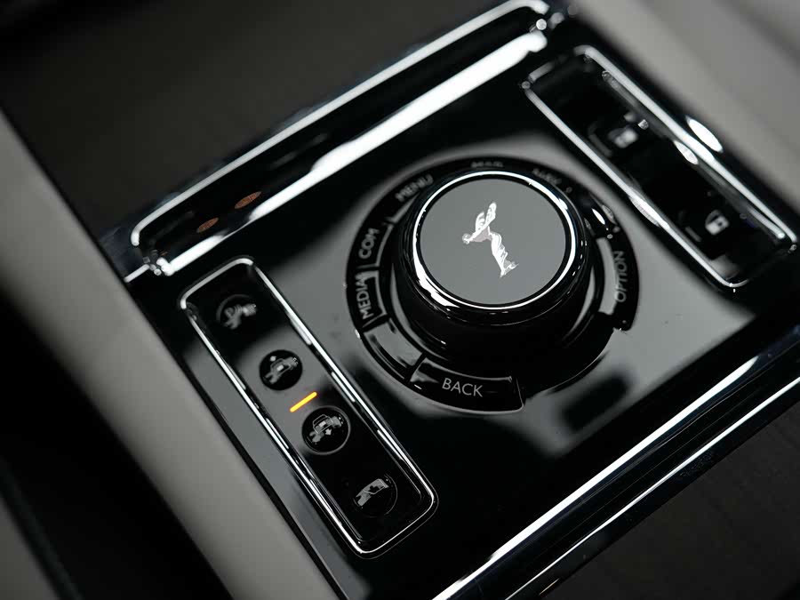 劳斯莱斯 古思特 2023 汽车图片 #16